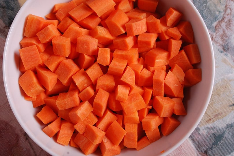 sliced carrots in a white bowl