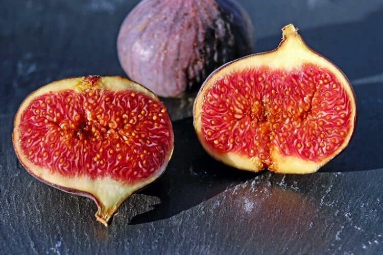 sliced figs fruit